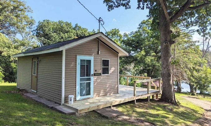 Buckingham Cabin | Spruce Cabin - Lake Views & Pet Friendly