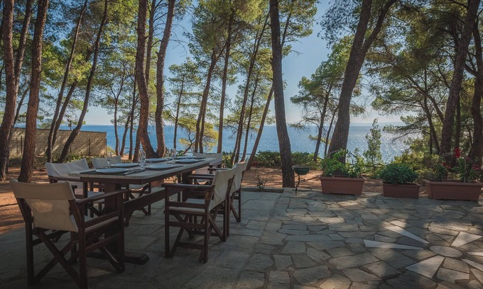 Metamorfosi Villa | Squirrel Beach Front Villa, Metamorfosi