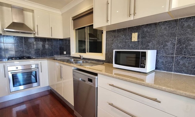 St. Albans House | St Albans House - Spacious and Modern Home