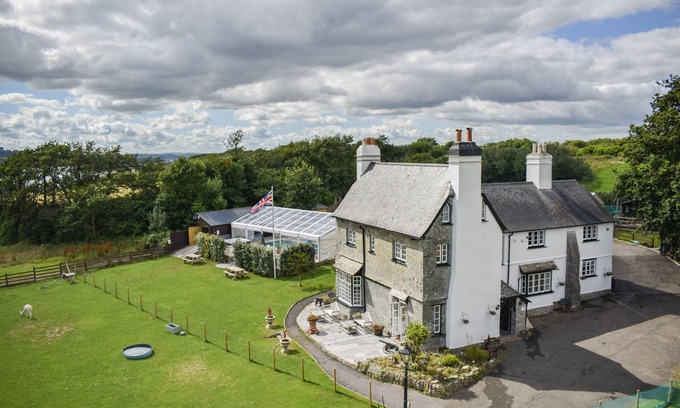 Turnchapel House | St Anne's House, Sea Views, 7 Bedrooms - Sleeps 30