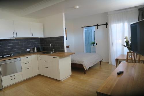 Wynnum Apartment | St Caths Anchorage