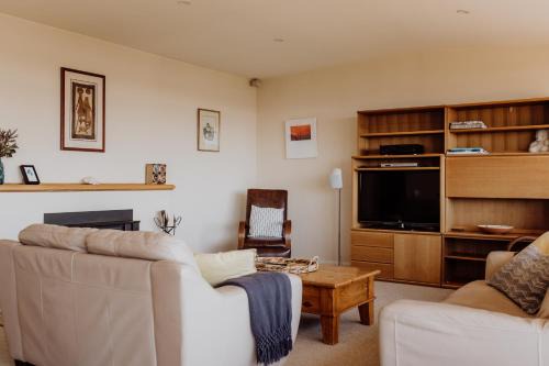 St Helens House | St Helens shack with pool and water views