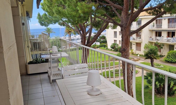 Nice Apartment | St Jean Cap Ferrat city center, 60m2, 14m2 terrace with sea view and parking