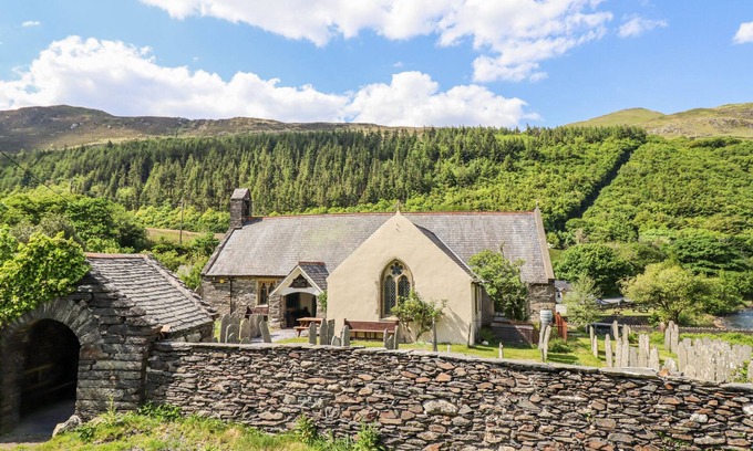 Tywyn Cottage | ST.MARY'S, pet friendly, character holiday cottage in Tal Y Llyn