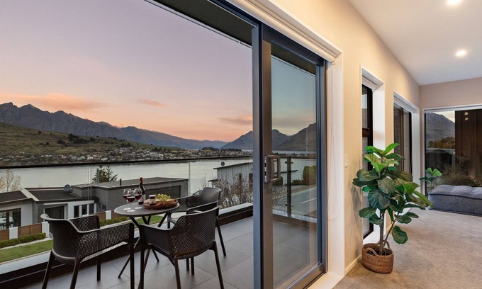 Queenstown House | St Matthews Views - Cecil