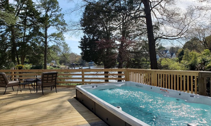 St. Michaels House | ST MICHAELS-Private Waterfront, Huge Deck& 19’Swim spa-pool, Kayaks, 2 MBRooms