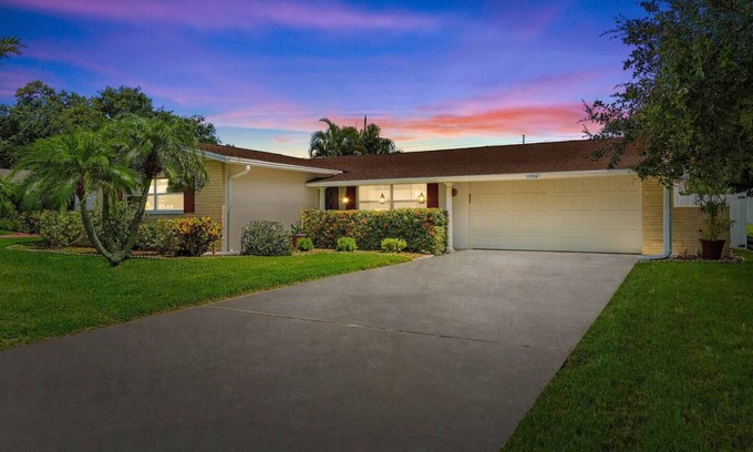 Seminole House | St Pete/Clearwater Beach House. 3 Minutes to Indian Rocks Beach. Come Stay!