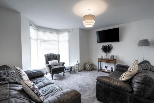 Landore House | Stadium View 5-Bed Retreat + Parking