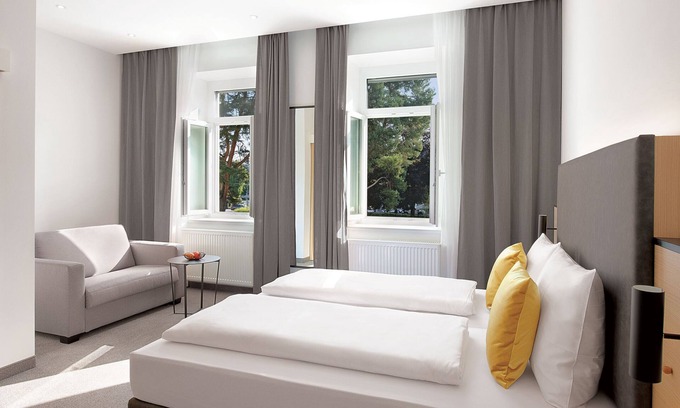 Oberndorf bei Salzburg Hotel | Stadthotel Oberndorf - 24h Self Check-In Terminal