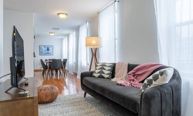 Chinatown Apartment | Stairway | 3BR Apt w W/D Ideal for Groups