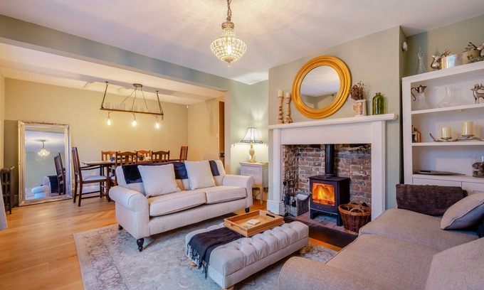 Maidstone House | Stamford Lodge - Four Bedroom House, Sleeps 8