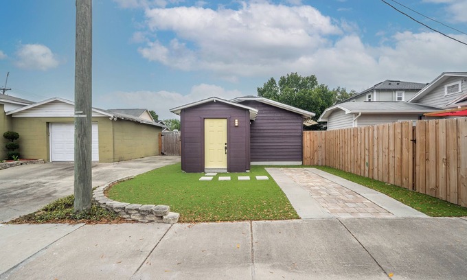Old Seminole Heights Apartment | Stand alone studio with private driveway and fenced in backyard.