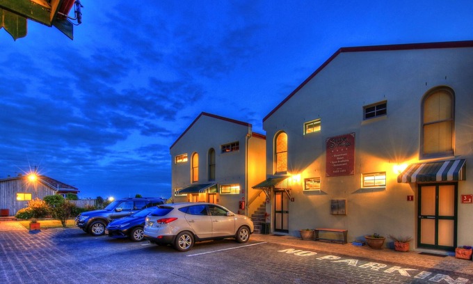 Stanley Hotel | Stanley Village Waterfront Accommodation