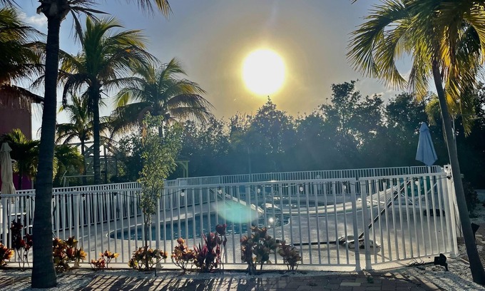 Summerland Key Cottage | STAR FISH COTTAGE, Sleeps 4 - Summer Vacation, Lobster & Fishing Season is Here!