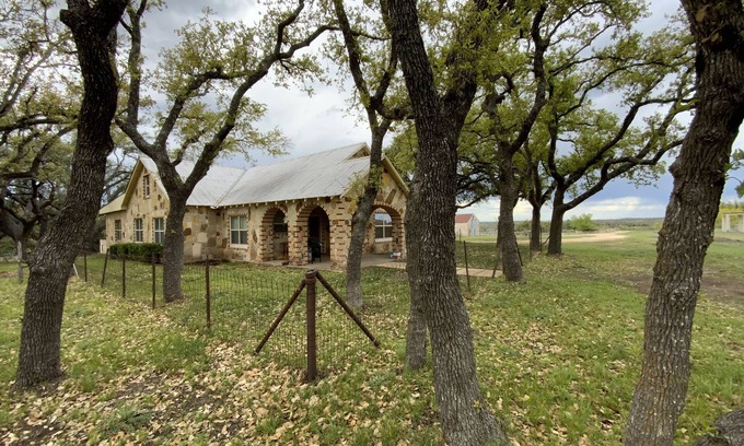 Fredericksburg House | Star gazers and sanctuary seekers!