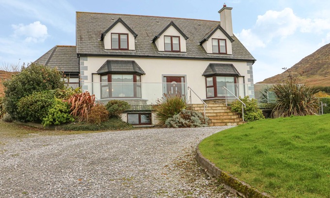 Eyeries Cottage | STARBAY HOUSE, pet friendly, with open fire in Eyeries, County Cork