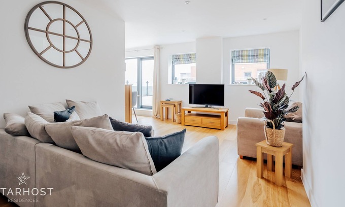 Southampton City Centre Apartment | StarHost Residences | Stylish 2 bedroom apartment in Ocean Village