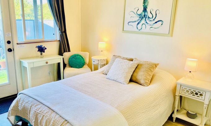 Arcata Apartment | Starlight Studio in Arcata with Kitchenette, fenced yard, WIFI, & full bathroom