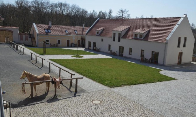 Nizbor House | Statek Krkavčí Hora