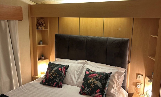 Turnchapel House | Static Caravan, Close to the Coastline With Jennycliff Beach a Short Walk Away