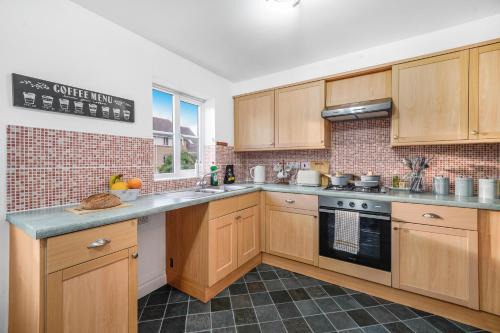 Langley Marish House | Station & Shops 3min walk I Heathrow 15 mins I x2 Ensuites I Parking x2