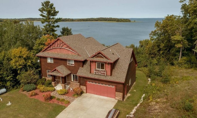 Walker House | Stay 4 for 3! Spacious Leech Lake Home on 2 Acres, Boat Lift, Swim
