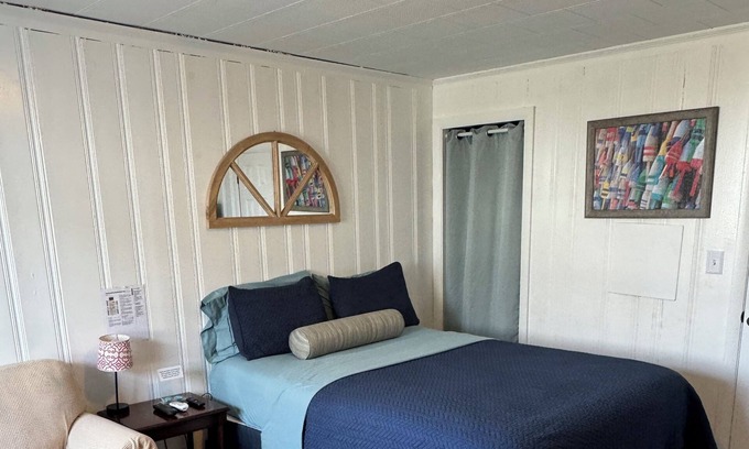 Hampton Apartment | Stay at North Beach Motel! Across the street from North Beach!