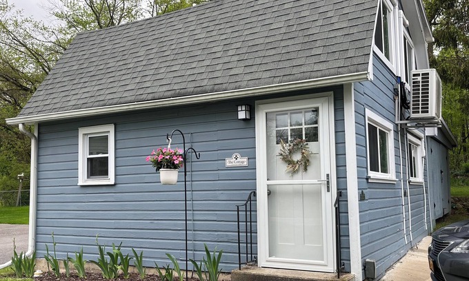 Waterloo Cottage | Stay at this charming one bedroom cottage and enjoy exploring the Finger Lakes.