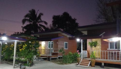 Prakhon Chai House | Stay Ban Posai with Pool