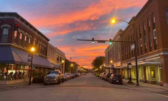 Elizabeth City Apartment | Stay Downtown on Historic Main St.