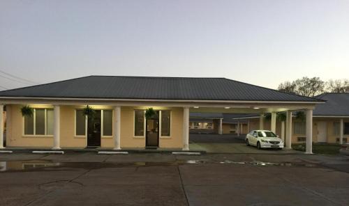 Demopolis Hotel | Stay Express Inn & Suites Demopolis