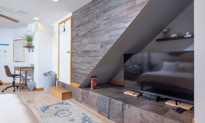 Everett Apartment | Stay in comfort and style! Encore Private Suite + Free parking! Close to Boston!