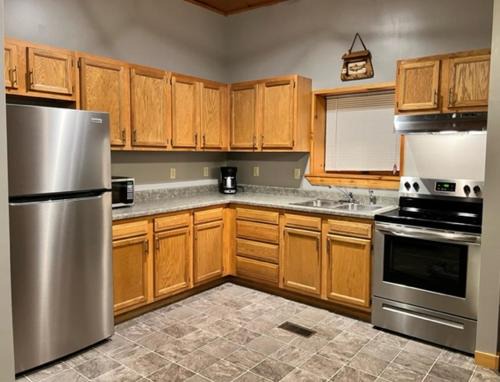 Ohiopyle Villa | Stay In Ohiopyle - closest place to the GAP trail in Ohiopyle, PA, Hot Tub
