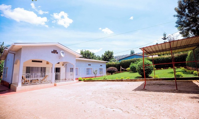 Kigali House | Stay in Style! Elegant 4-Bedroom Home in Kigali with Fast WiFi