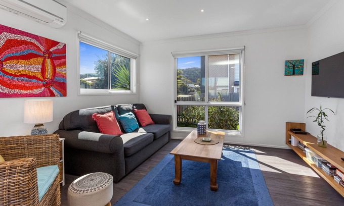 Apollo Bay Cottage | Stay in this modern home situated in the heart of Apollo Bay