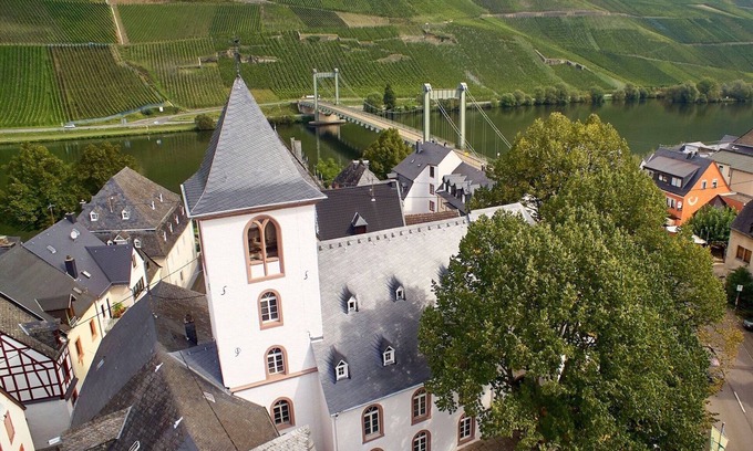 Wehlen House | Stay - Kirche an der Mosel, 350 years old building, group/seminar house