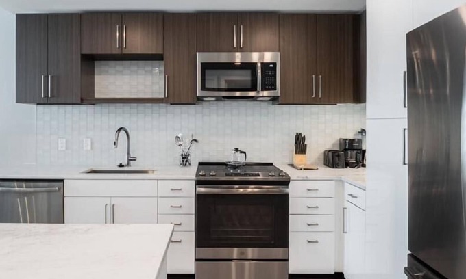 Woodmont Triangle Apartment | Stay near Metro! Kitchen, Pool & Spa | nr Downtown & Parks