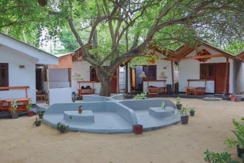 Pottuvil Division 2 Bed & Breakfast | Stay Pura Vida