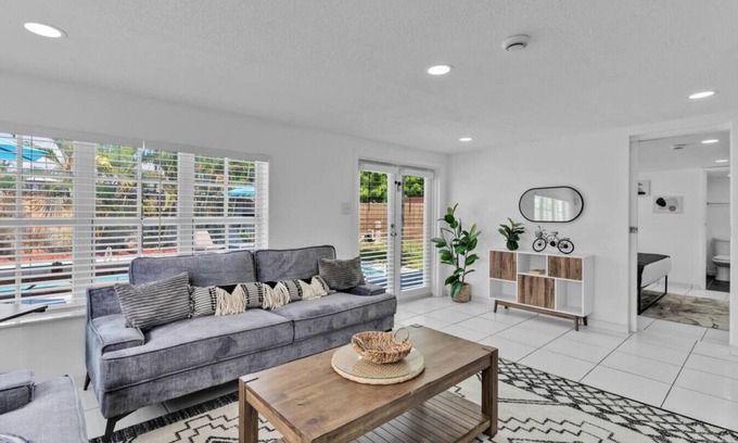 Miramar House | Stay & Splash Luxurious 4BR Home