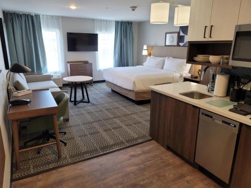 Fairgrounds Hotel | Staybridge Suites - Louisville - Expo Center by IHG