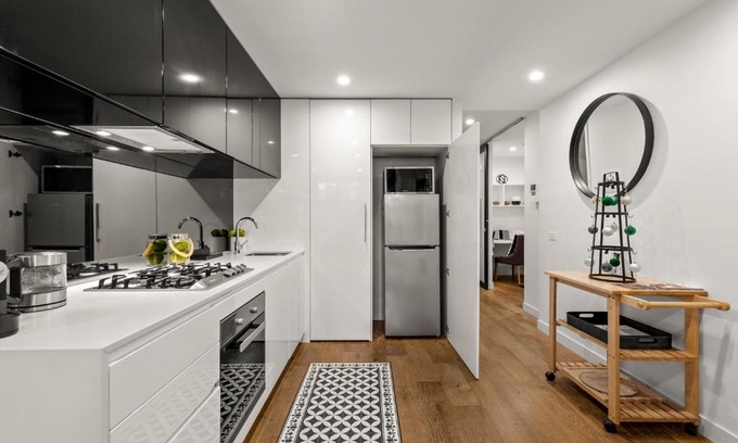 Hawthorn East Apartment | StayCentral - Hawthorn East - Study, 2 Car spaces