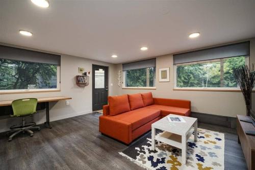 Hayhurst Apartment | #StayInMyDistrict Multnomah Village Modern Retreat