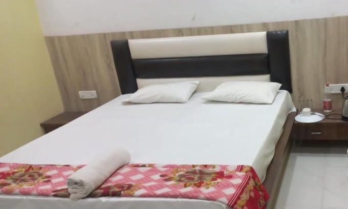 Robertsganj Hotel | STAYMAKER Hotel Raj Banquet