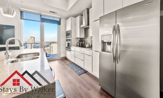 Second Ward Condo | StaysByWalker 3BR Lux Uptown | Spa/Gym/KingBed