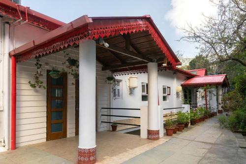 Gagar Villa | StayVista at Daffodil Cottages with Indoor Games