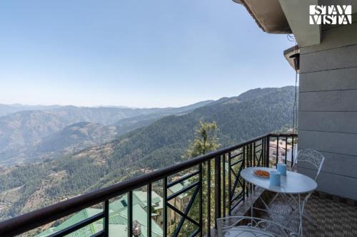 Mashobra Apartment | StayVista at The Apricot with Heater & BBQ