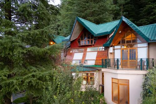 Shimla Villa | StayVista at Wood House Retreat