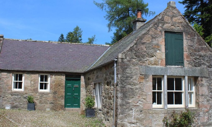 Alford House | Steading Cottage - Craigievar Castle