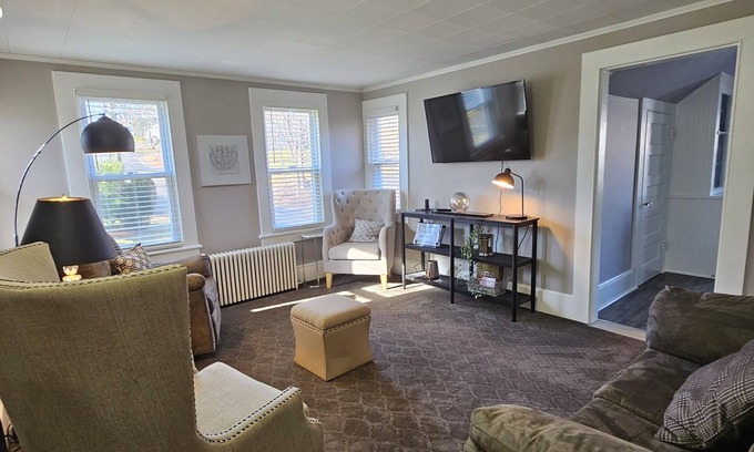Watertown Apartment | Steele Brook ManornTranquil get away nestled nin Litchfield County.