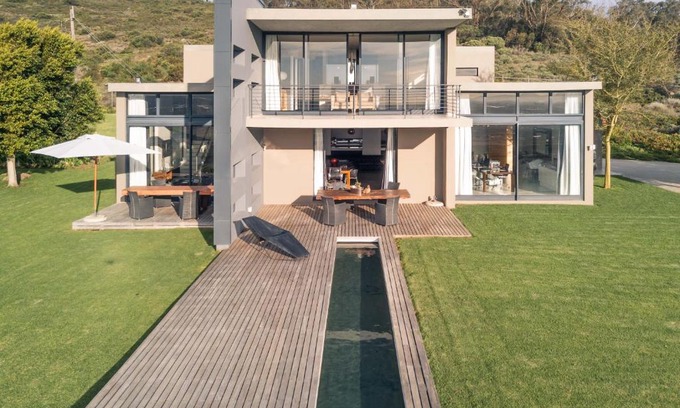 Trawal Villa | Stellar Guest Villa on Stunning Wine Farm